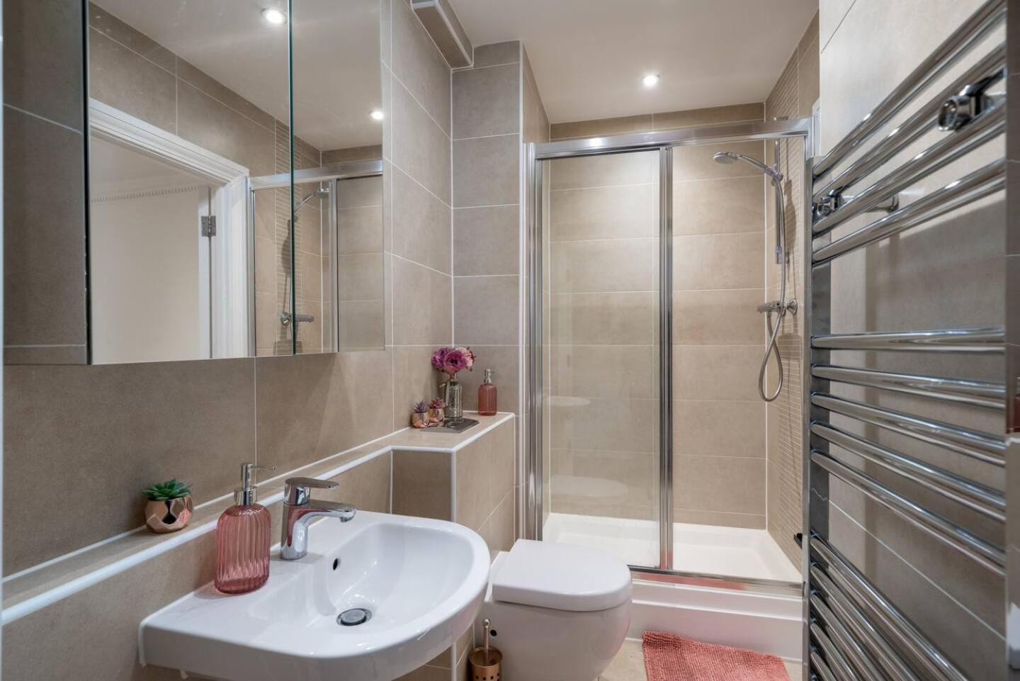 Niru Experience Luxury Boutique Garden 2Bd 2Ba Apartment London Bagian luar foto